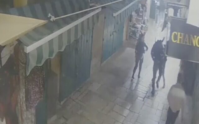 In security camera footage released by police, a Palestinian assailant can be seen stabbing a Border Police officer in Jerusalem's Old City on November 17, 2021. ( In security camera footage released by police, a Palestinian assailant can be seen stabbing a Border Police officer in Jerusalem's Old City on November 17, 2021. (