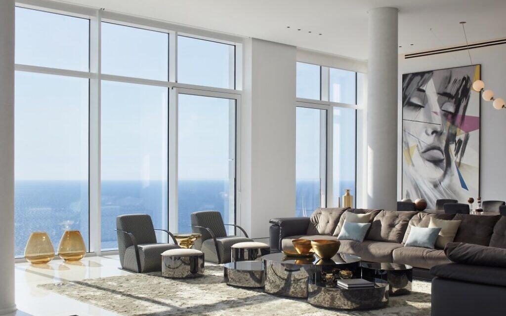 The living area with the impressive panoramic view (courtesy) The living area with the impressive panoramic view (courtesy)