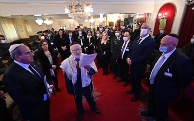 Cantor Gabriel Deri recites prayers during a visit by Defense Minister Benny Gantz to the Talmud Torah synagogue in Rabat on November 25, 2021. (Ariel Hermoni/Defense Ministry)