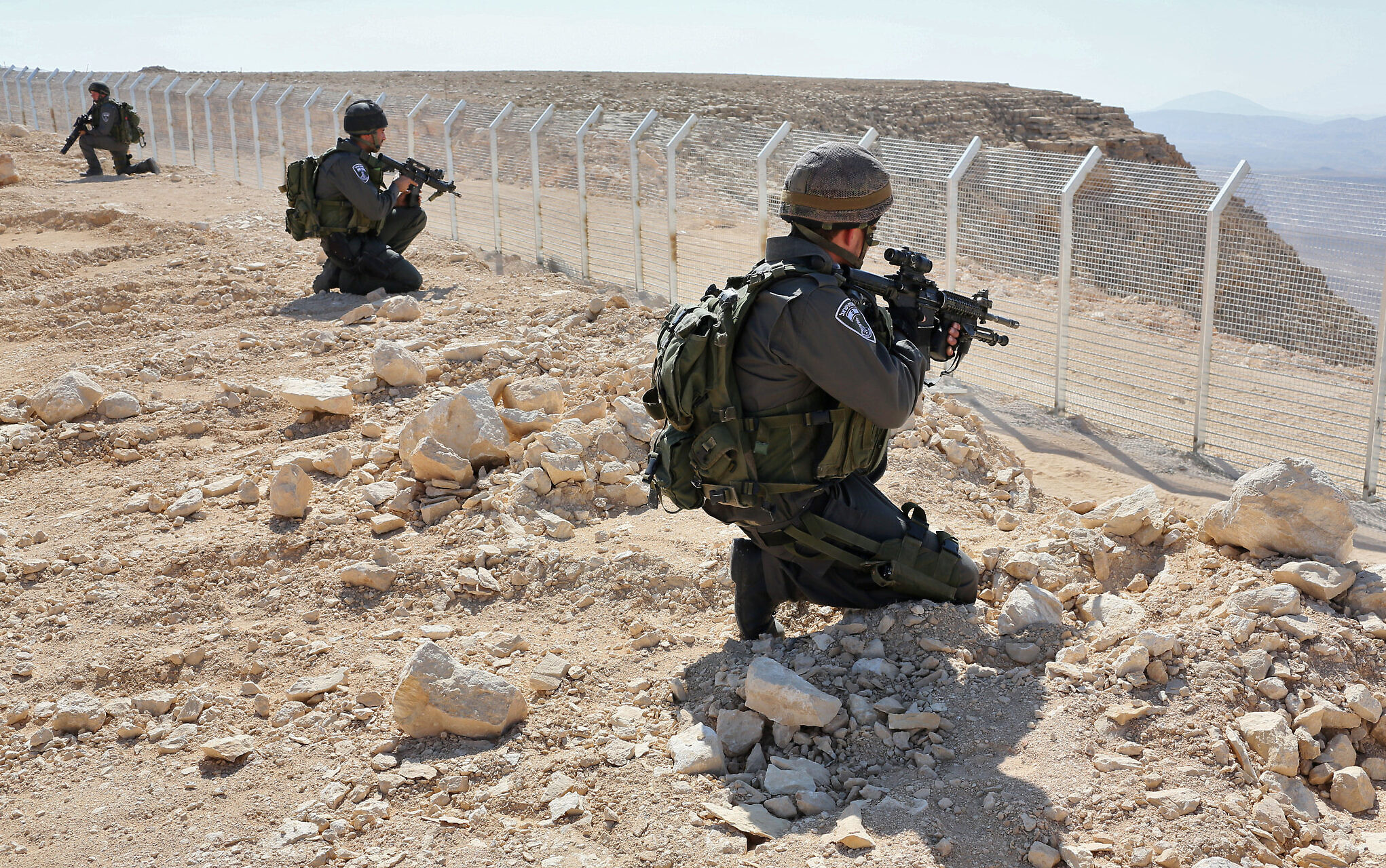 Israeli troops guard along the security fence on the Israel-Egypt border, November 2012. (Nati Shohat/Flash90) Israeli troops guard along the security fence on the Israel-Egypt border, November 2012. (Nati Shohat/Flash90)