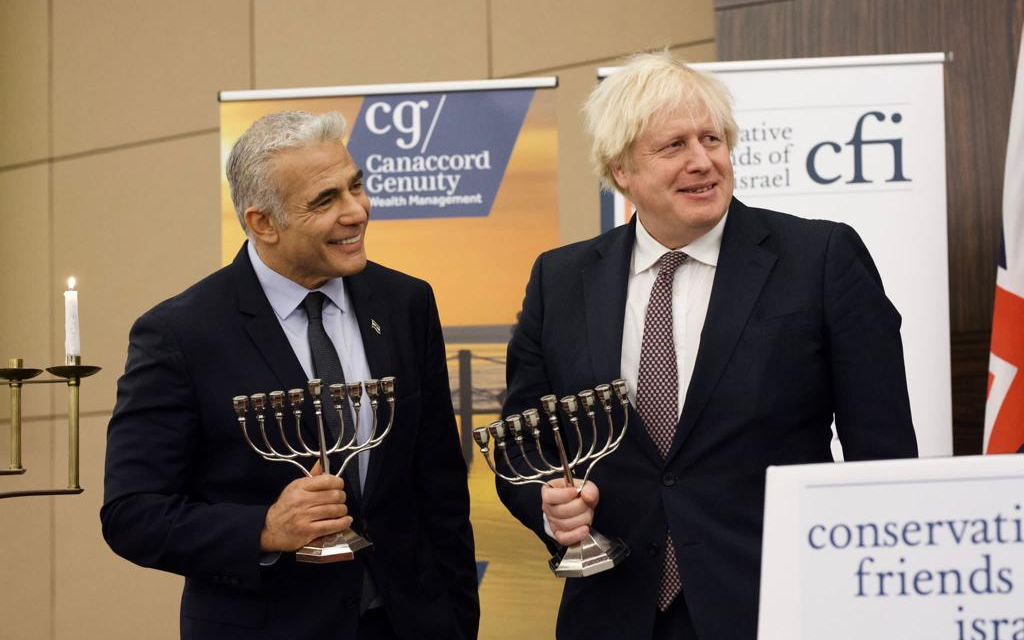Foreign Minister Yair Lapid (L) and British Prime Minister Boris Johnson at a Conservative Friends of Israel event in London, Britain, November 29, 2021. (Stuart Mitchell) Foreign Minister Yair Lapid (L) and British Prime Minister Boris Johnson at a Conservative Friends of Israel event in London, Britain, November 29, 2021. (Stuart Mitchell)