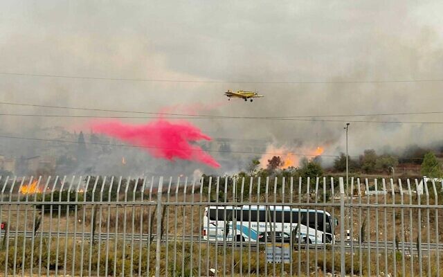 Plane dumps fire-fighting materials on a blaze near Ma'alot-Tarshiha, November 14, 2021 (Fire and Rescue Services)