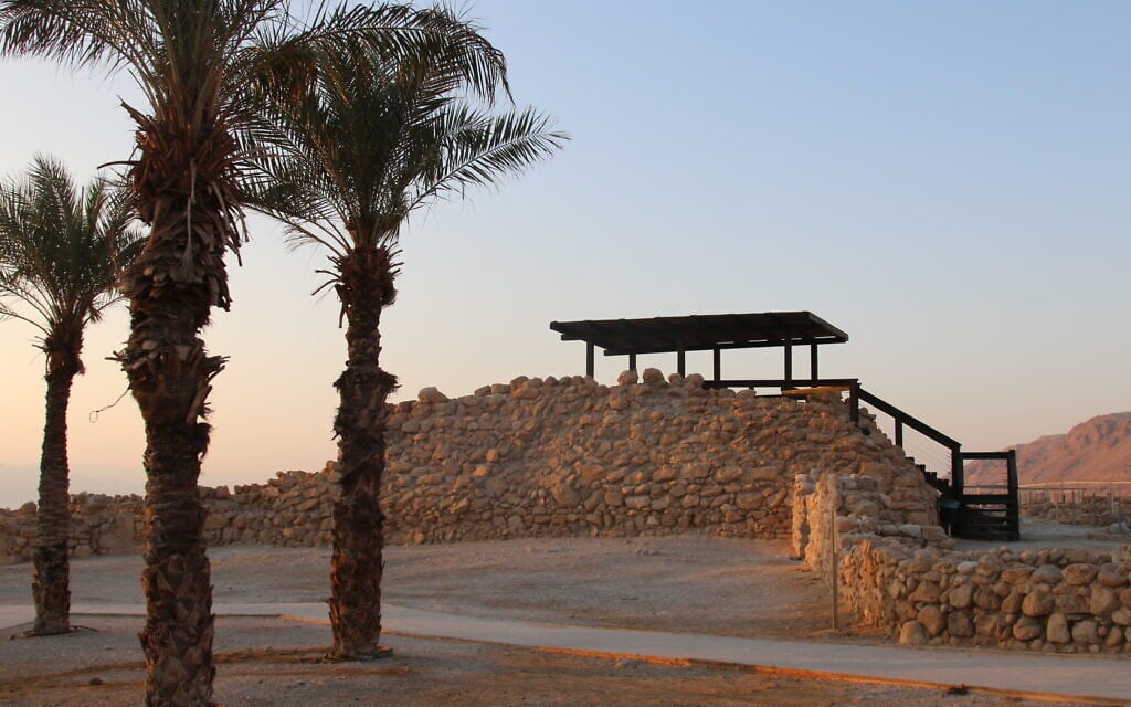 Remains of a tower at an overlook at Qumran National Park. (Shmuel Bar-Am)