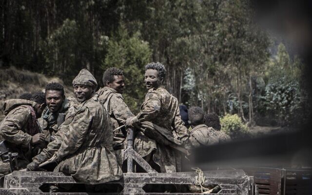 Members of the Ethiopian National Defense Force (ENDF) are seen on a truck in Shewa Robit, Ethiopia, on December 5, 2021. (Amanuel Sileshi / AFP) Members of the Ethiopian National Defense Force (ENDF) are seen on a truck in Shewa Robit, Ethiopia, on December 5, 2021. (Amanuel Sileshi / AFP)