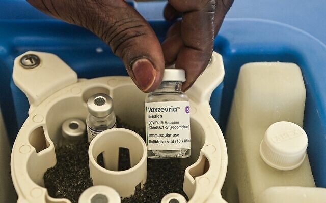 A healthcare worker prepares a dose of AstraZeneca Covid-19 vaccine, during a mass vaccination in Nairobi, on December 16, 2021. (Simon MAINA / AFP) A healthcare worker prepares a dose of AstraZeneca Covid-19 vaccine, during a mass vaccination in Nairobi, on December 16, 2021. (Simon MAINA / AFP)