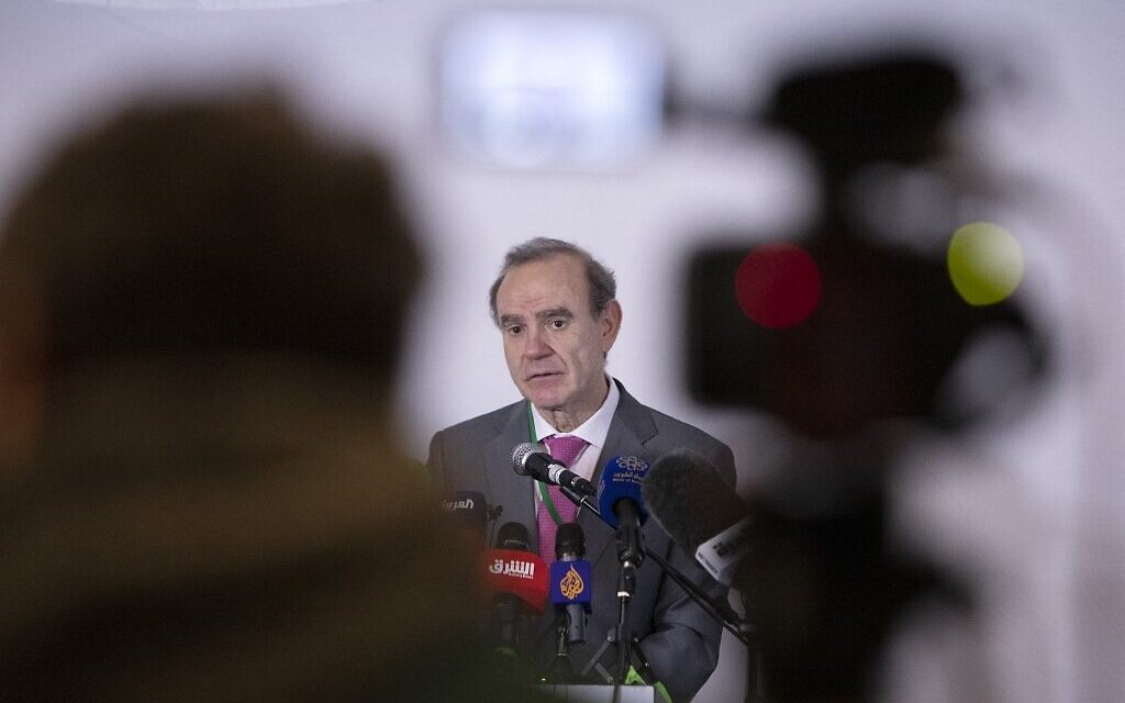 Deputy Secretary General of the European External Action Service (EEAS) Enrique Mora speaks to journalists after a meeting of the Joint Comprehensive Plan of Action (JCPOA) in Vienna on December 27, 2021. (ALEX HALADA / AFP) Deputy Secretary General of the European External Action Service (EEAS) Enrique Mora speaks to journalists after a meeting of the Joint Comprehensive Plan of Action (JCPOA) in Vienna on December 27, 2021. (ALEX HALADA / AFP)