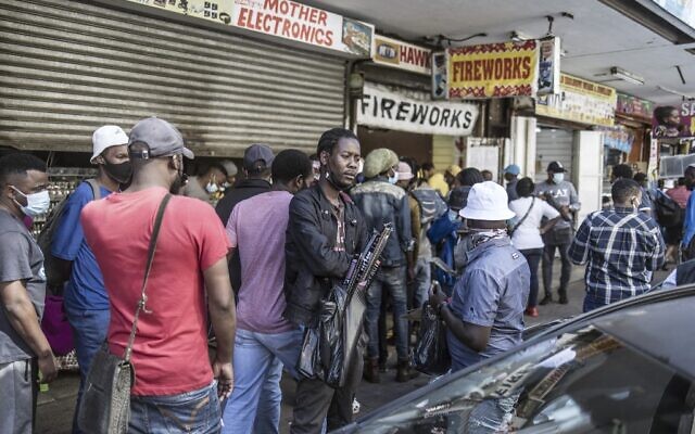 Customers queue to buy fireworks outside the St Mary Cathedral in Johannesburg, on December 30, 2021, ahead of New Years eve celebrations on December 31, 2021. (Marco Longari / AFP) Customers queue to buy fireworks outside the St Mary Cathedral in Johannesburg, on December 30, 2021, ahead of New Years eve celebrations on December 31, 2021. (Marco Longari / AFP)
