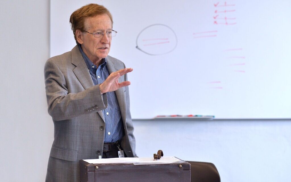 Rabbi Michael Cook teaches a class at Hebrew Union College in Cincinnati in 2016. (Janine Spang) Rabbi Michael Cook teaches a class at Hebrew Union College in Cincinnati in 2016. (Janine Spang)