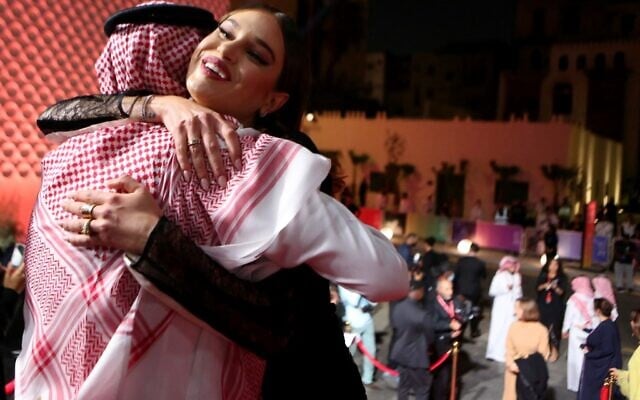 US model Meredith Mickelson hugs Red Sea Film Festival chairman Mohammed al Turki upon her arrival at the opening of the first edition of the festival in the Saudi city of Jeddah, on December 6, 2021. (PATRICK BAZ / Red Sea Film Festival) US model Meredith Mickelson hugs Red Sea Film Festival chairman Mohammed al Turki upon her arrival at the opening of the first edition of the festival in the Saudi city of Jeddah, on December 6, 2021. (PATRICK BAZ / Red Sea Film Festival)