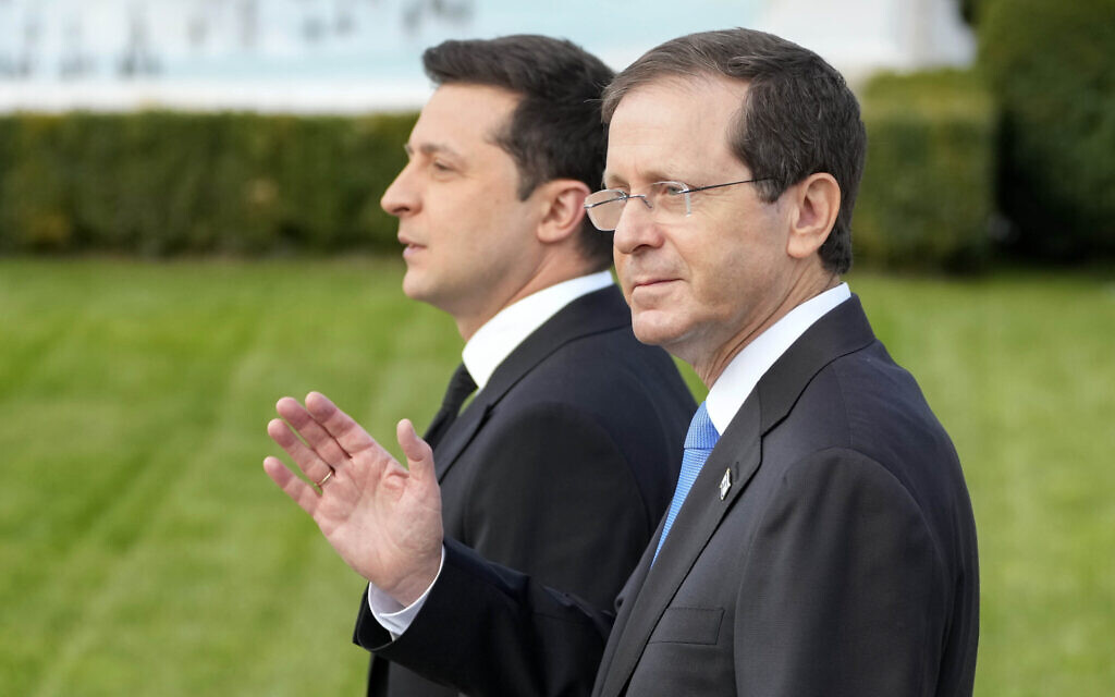 Ukrainian President Volodymyr Zelensky (left) and President Isaac Herzog attend a welcome ceremony ahead of their meeting in Kyiv, Ukraine, on Tuesday, October 5, 2021. (AP/Efrem Lukatsky)