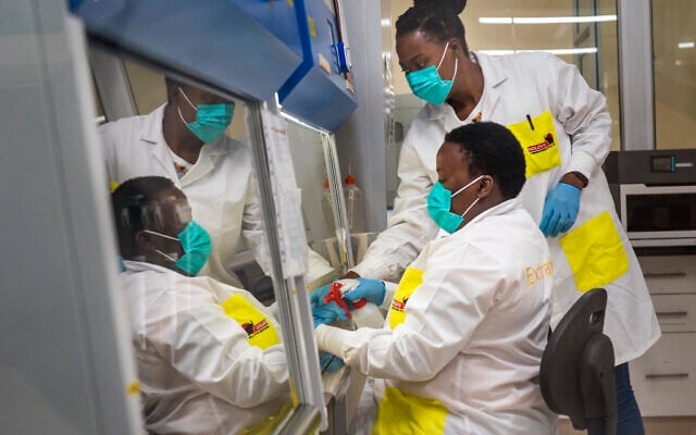 Medical scientists prepare to sequence COVID-19 omicron samples at the Ndlovu Research Center in Elandsdoorn, South Africa, December 8, 2021. (AP Photo/Jerome Delay, File) Medical scientists prepare to sequence COVID-19 omicron samples at the Ndlovu Research Center in Elandsdoorn, South Africa, December 8, 2021. (AP Photo/Jerome Delay, File)