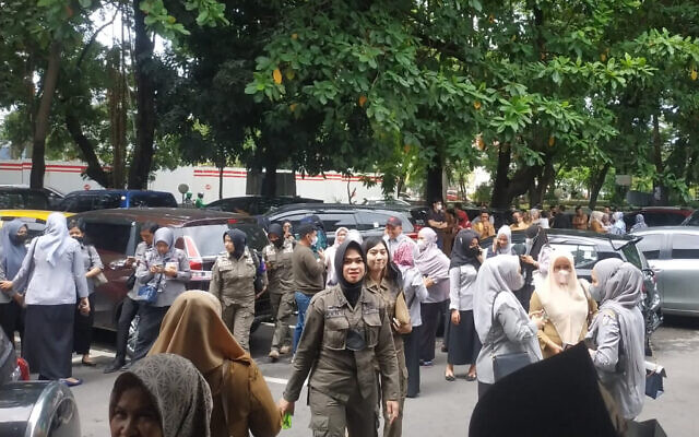 People wait outside after evacuating a government building following an earthquake in Makassar, South Sulawesi, Indonesia, December 14, 2021 (AP Photo/Daeng Mansur) People wait outside after evacuating a government building following an earthquake in Makassar, South Sulawesi, Indonesia, December 14, 2021 (AP Photo/Daeng Mansur)