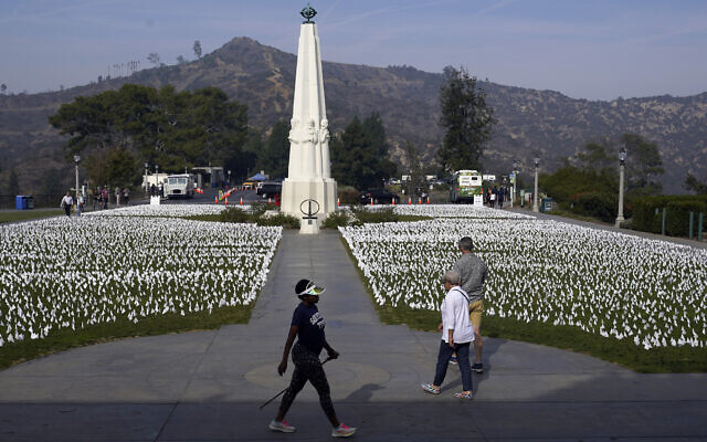 Visitors walk around a memorial for victims of COVID-19 at the Griffith Observatory, in Los Angeles, Nov. 19, 2021. (Marcio Jose Sanchez/AP) Visitors walk around a memorial for victims of COVID-19 at the Griffith Observatory, in Los Angeles, Nov. 19, 2021. (Marcio Jose Sanchez/AP)
