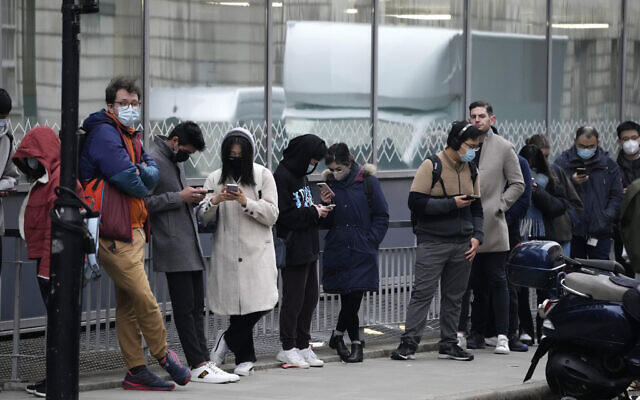 People queue up to get COVID-19 booster injections outside a vaccination center in a UCL (University College London) building, in London, on Friday, December 17, 2021. (AP Photo/Matt Dunham) People queue up to get COVID-19 booster injections outside a vaccination center in a UCL (University College London) building, in London, on Friday, December 17, 2021. (AP Photo/Matt Dunham)
