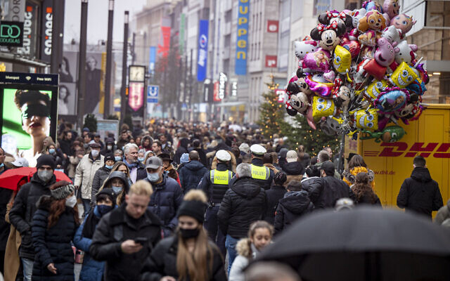 Despite rainy weather, Duesseldorf's city center is well frequented despite the coronavirus rules for retailers, shortly before Christmas in Duesseldorf, Germany, on Saturday, December 18, 2021. (Malte Krudewig/dpa via AP) Despite rainy weather, Duesseldorf's city center is well frequented despite the coronavirus rules for retailers, shortly before Christmas in Duesseldorf, Germany, on Saturday, December 18, 2021. (Malte Krudewig/dpa via AP)