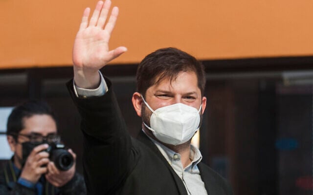 Presidential candidate Gabriel Boric, of the "I approve Dignity" coalition, waves to supporters at a polling station during the presidential run-off election in Punta Arenas, Chile, December 19, 2021. (AP Photo/Andres Poblete) Presidential candidate Gabriel Boric, of the "I approve Dignity" coalition, waves to supporters at a polling station during the presidential run-off election in Punta Arenas, Chile, December 19, 2021. (AP Photo/Andres Poblete)