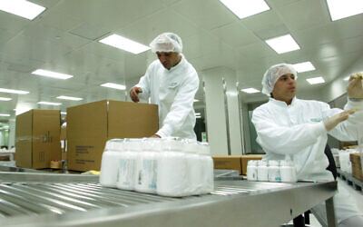 Illustrative: Israeli workers pack drugs on a production line  at a Teva factory in Jerusalem on July 5, 2007.  (Olivier Fitoussi /Flash90)