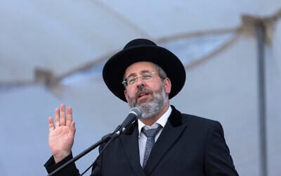 Ashkenazi Chief Rabbi David Lau attends a ceremony of the Israeli police for the Jewish new year at the National Headquarters of the Israel Police in Jerusalem on September 5, 2021. (Olivier Fitoussi/Flash90)