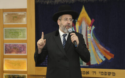 Israel's Ashkenazi Chief Rabbi David Lau visits the Neve Shmuel High School in Efrat on October 17, 2021. (Gershon Elinson/Flash90) Israel's Ashkenazi Chief Rabbi David Lau visits the Neve Shmuel High School in Efrat on October 17, 2021. (Gershon Elinson/Flash90)