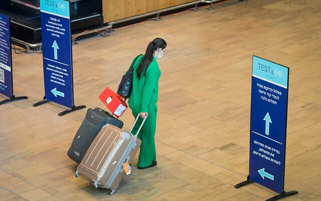 An arrival at Ben Gurion International Airport, on November 28, 2021, heads to a mandatory COVID test. (Avshalom Sassoni/Flash90) An arrival at Ben Gurion International Airport, on November 28, 2021, heads to a mandatory COVID test. (Avshalom Sassoni/Flash90)