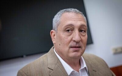 Nir Hefetz at the Jerusalem District Court in Jerusalem on December 7, 2021 (Yonatan Sindel/Flash90)