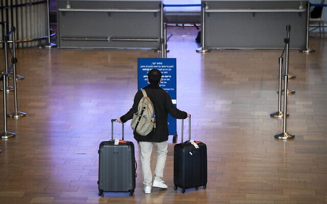 A traveler seen at Ben Gurion International Airport, on December 19, 2021. (Flash90) A traveler seen at Ben Gurion International Airport, on December 19, 2021. (Flash90)