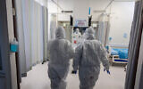 Medical staff at the Hadassah Ein Kerem Hospital wear safety gear, as they work in the hospital's newly reopened COVID ward in Jerusalem on December 27, 2021. (Olivier Fitoussi/ Flash90)