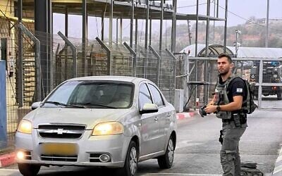 The scene of an attempting stabbing attack north of Jerusalem on December 1, 2021. (Israel Police)