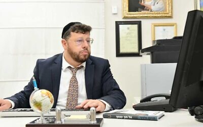 Chaim Walder works in his office in Bnei Brak in 2011. (Wikipedia CC BY-SA 3.0) Chaim Walder works in his office in Bnei Brak in 2011. (Wikipedia CC BY-SA 3.0)
