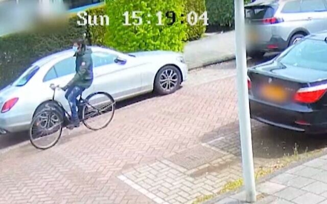 Screen capture from video of one of two suspects sought by police in connection with a break-in at the Amsterdam home of Israeli soccer star Eran Zahavi, December 12, 2021. (Ynet) Screen capture from video of one of two suspects sought by police in connection with a break-in at the Amsterdam home of Israeli soccer star Eran Zahavi, December 12, 2021. (Ynet)