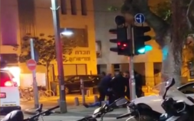 Police detain a man who allegedly assaulted a woman in Tel Aviv, on December 24, 2021. (Screenshot/Channel 12) Police detain a man who allegedly assaulted a woman in Tel Aviv, on December 24, 2021. (Screenshot/Channel 12)