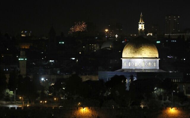 Fireworks explode over Jerusalem's Old City during New Year's Eve celebrations, on December 31, 2021 (Photo by AHMAD GHARABLI / AFP) Fireworks explode over Jerusalem's Old City during New Year's Eve celebrations, on December 31, 2021 (Photo by AHMAD GHARABLI / AFP)
