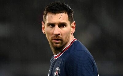 Paris Saint-Germain soccer club's Argentinian forward Lionel Messi plays at the Parc des Princes stadium in Paris on December 7, 2021. (Photo by FRANCK FIFE / AFP) Paris Saint-Germain soccer club's Argentinian forward Lionel Messi plays at the Parc des Princes stadium in Paris on December 7, 2021. (Photo by FRANCK FIFE / AFP)