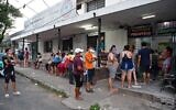 People wait to be tested for COVID-19 at a public hospital in Asuncion, Paraguay, January 4, 2022. (Norberto DUARTE / AFP)