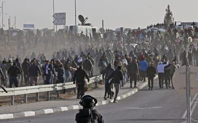 Bedouin protesters and Israeli forces clash during a protest in the southern Israeli village of Sawe al-Atrash in the Negev Desert against a forestation project by the Jewish National Fund (JNF), on January 13, 2022. (Menahem KAHANA / AFP)