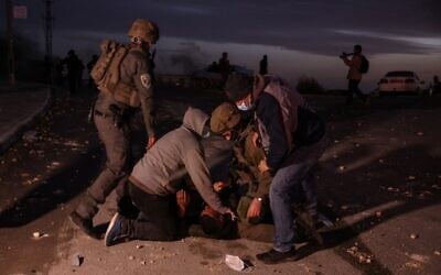 Bedouin protesters and Israeli forces clash during a protest in the southern Israeli village of Sawe al-Atrash in the Negev Desert against a forestation project by the Jewish National Fund (JNF), on January 13, 2022. (Menahem KAHANA / AFP)