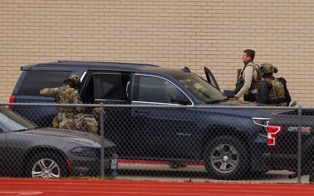 SWAT team members deploy near the Congregation Beth Israel Synagogue in Colleyville, Texas on January 15, 2022 (Andy JACOBSOHN / AFP)