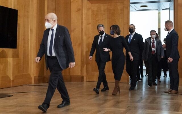 (Left to right) French Foreign Minister Jean-Yves Le Drian, US Secretary of State Antony Blinken, German Foreign Minister Annalena Baerbock and British Minister of State James Cleverly arrive for their meeting at the German Foreign Office in Berlin, on January 20, 2022. (Alex Brandon/Pool/AFP) (Left to right) French Foreign Minister Jean-Yves Le Drian, US Secretary of State Antony Blinken, German Foreign Minister Annalena Baerbock and British Minister of State James Cleverly arrive for their meeting at the German Foreign Office in Berlin, on January 20, 2022. (Alex Brandon/Pool/AFP)