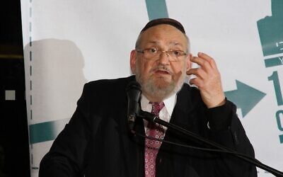 Rabbi Simcha Krauss speaks at a dinner hosted by Yeshivat Eretz HaTzvi in his honor on Feb. 5, 2014. (Courtesy Yeshivat Eretz HaTzvi)