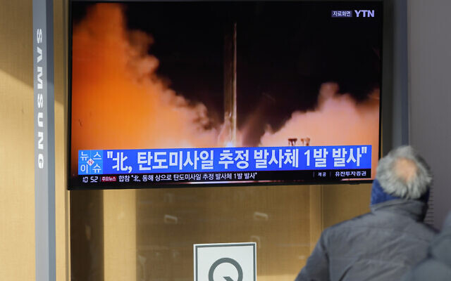 A man watches a TV screen showing a news program reporting about North Korea's missile with file footage at a train station in Seoul, South Korea, January 5, 2022. (Lee Jin-man/AP) A man watches a TV screen showing a news program reporting about North Korea's missile with file footage at a train station in Seoul, South Korea, January 5, 2022. (Lee Jin-man/AP)