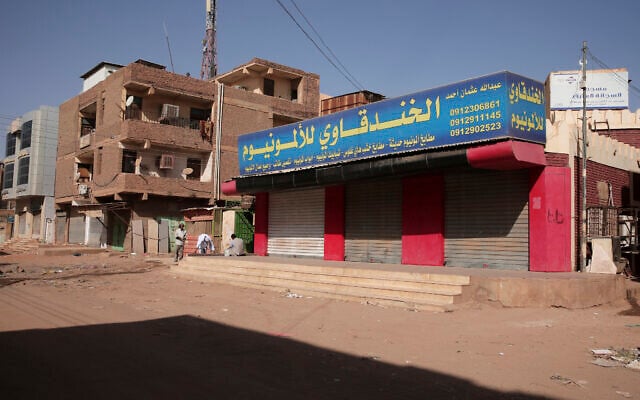 People set up a barricades and close shops as part of a civil disobedience campaign following killing of 7 anti-coup demonstrators in Khartoum, Sudan, Tuesday, Jan.18, 2022. (AP)