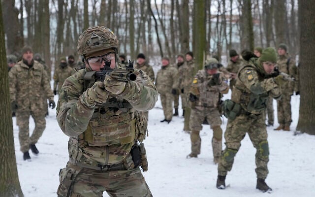 Members of Ukraine's Territorial Defense Forces, volunteer military units of the Armed Forces, train in a city park in Kyiv, Ukraine, January 22, 2022. (AP/Efrem Lukatsky)