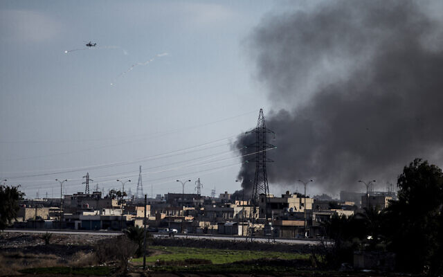 US attack helicopter shoots flares in Hassakeh, northeast Syria, on January 26, 2022. (AP Photo/Baderkhan Ahmad) US attack helicopter shoots flares in Hassakeh, northeast Syria, on January 26, 2022. (AP Photo/Baderkhan Ahmad)