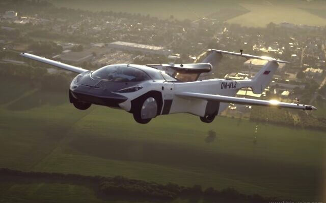 Screen capture from video of the AirCar in fligth Screen capture from video of the AirCar in fligth