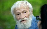 Israeli poet Yoram Taharlev, May 10, 2021. (Moshe Shai/FLASH90)