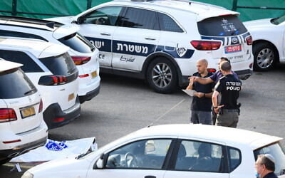 Illustrative: Police in Rehovot, October 15, 2021. (Flash90)