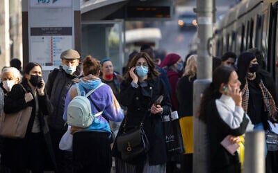 People on Jaffa Street in Jerusalem on January 2, 2022 (Olivier Fitoussi/Flash90) People on Jaffa Street in Jerusalem on January 2, 2022 (Olivier Fitoussi/Flash90)