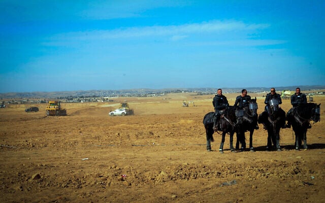Illustrative: Police officers outside the Bedouin village of Mulada in the Negev desert, southern Israel, January 12, 2022. (Flash90) Illustrative: Police officers outside the Bedouin village of Mulada in the Negev desert, southern Israel, January 12, 2022. (Flash90)