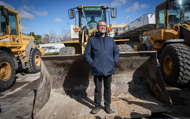 Jerusalem Mayor Moshe Lion with maintenance vehicles ahead of expected snow storm, January 26, 2022 (Yonatan Sindel/Flash90) Jerusalem Mayor Moshe Lion with maintenance vehicles ahead of expected snow storm, January 26, 2022 (Yonatan Sindel/Flash90)