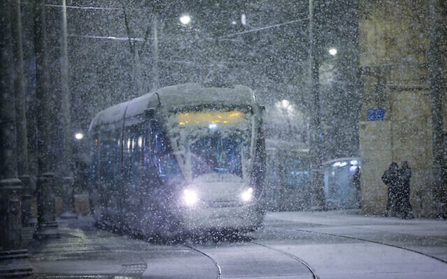 Snow falls in Jerusalem as a heavy storm hits nationwide, January 26, 2022. (Yonatan Sindel/Flash90) Snow falls in Jerusalem as a heavy storm hits nationwide, January 26, 2022. (Yonatan Sindel/Flash90)